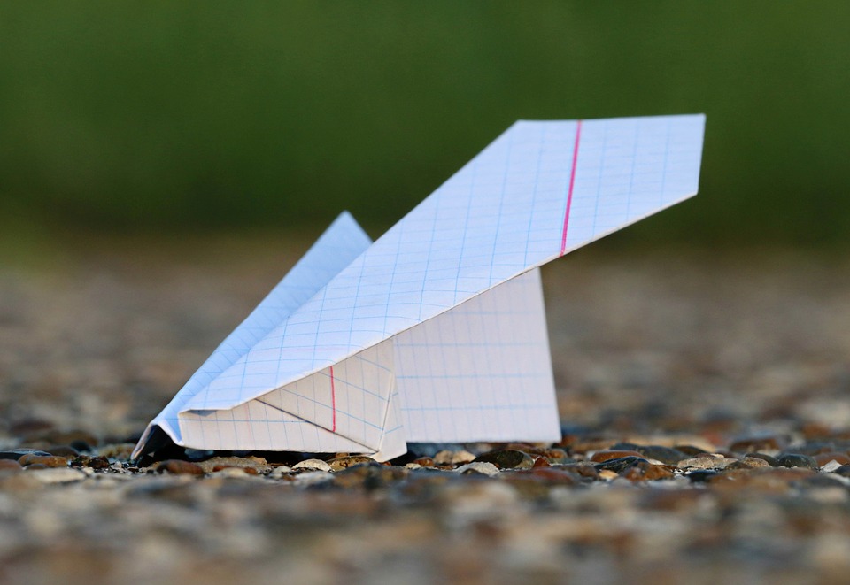 plane-1544339_960_720