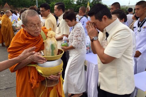 กพท. ร่วมพิธีทำบุญตักบาตรถวายพระราชกุศลพระบาทสมเด็จพระปรมินทรมหาภูมิพลอดุลยเดชบรมนาถบพิตร และถวายพระพรชัยมงคลกับถวายพระราชกุศลสมเด็จพระนางเจ้าสิริกิติ์ พระบรมราชินีนาถ ในรัชกาลที่ 9 และสมเด็จพระเจ้าอยู่หัวเนื่องในโอกาสวันเฉลิมพระชนมพรรษา 65 พรรษา 28 กรกฎาคม 2560