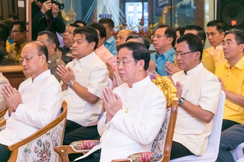 คณะผู้บริหาร และพนักงาน CAAT ร่วมพิธีทำบุญตักบาตรเนื่องในโอกาสวันขึ้นปีใหม่ 2561 ณ กระทรวงคมนาคม