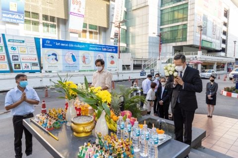 นายสุทธิพงษ์ คงพูล ผอ. CAAT สักการะสิ่งศักดิ์สิทธิ์ และพบปะผู้บริหาร พนักงาน