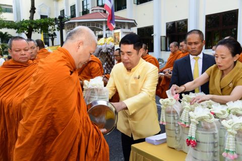 CAAT ร่วมพิธีทำบุญตักบาตรพระสงฆ์ เนื่องในโอกาสวันขึ้นปีใหม่ 2568 ณ กระทรวงคมนาคม