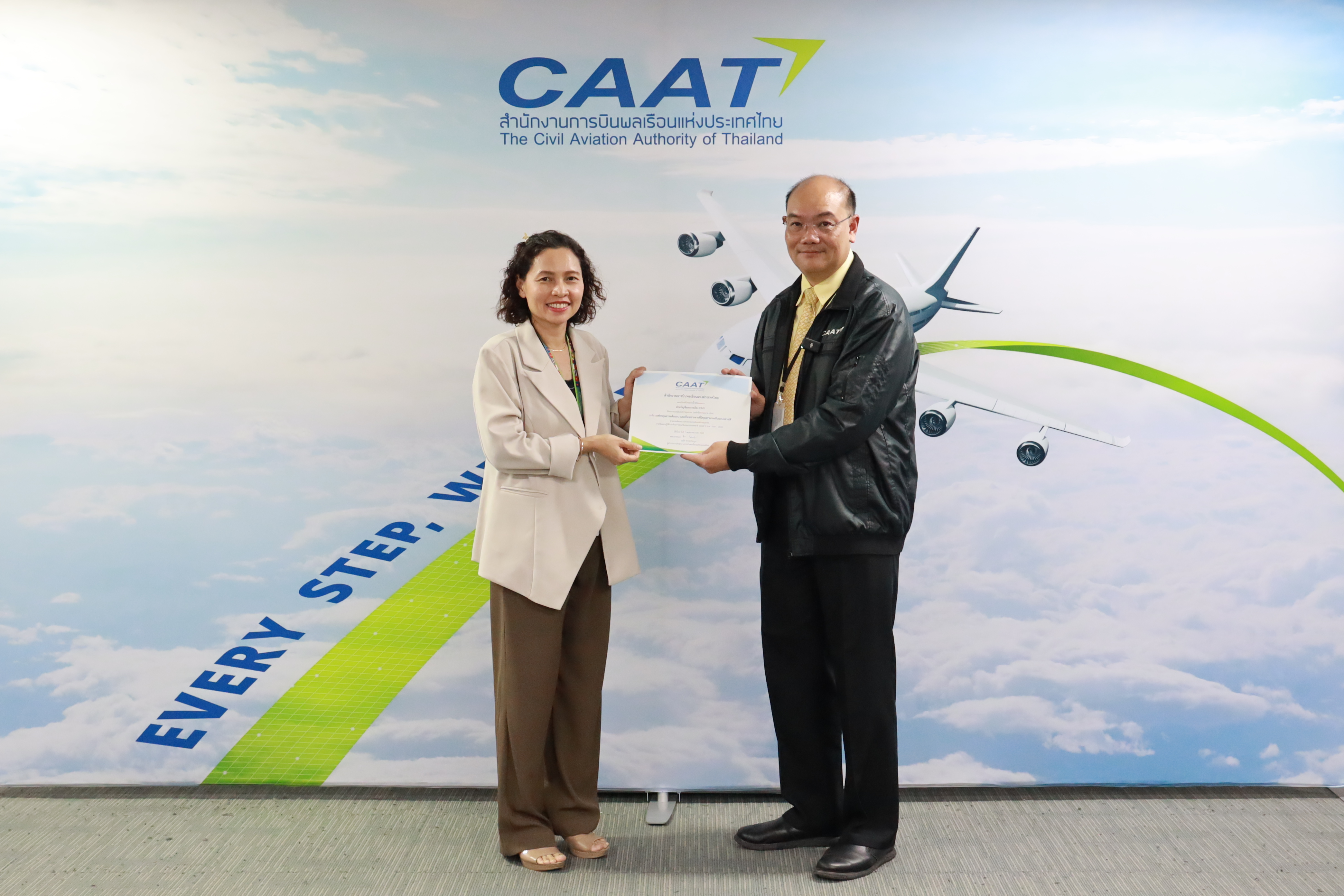 การรับรองคู่มือพนักงานต้อนรับในอากาศยาน (Cabin Crew Manual)