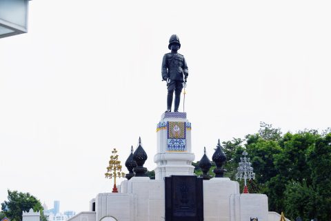 สำนักงานการบินพลเรือนแห่งประเทศไทย (CAAT) ร่วมพิธีวางพวงมาลาถวายสักการะพระบาทสมเด็จพระมงกุฎเกล้าเจ้าอยู่หัว เนื่องในโอกาสวันคล้ายวันสวรรคตครบ 100 ปี 25 พฤศจิกายน 2568