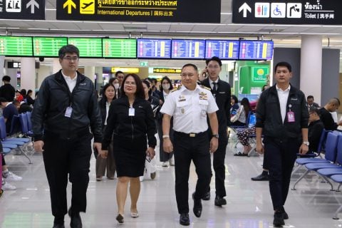 CAAT NEWS 38/2568 CAAT ลงพื้นที่สุวรรณภูมิ-ดอนเมือง ตรวจเข้มราคาตั๋วเครื่องบินช่วงปีใหม่ ย้ำสายการบินดูแลสิทธิผู้โดยสาร กรณีเที่ยวบินล่าช้าหรือยกเลิกตามข้อบังคับ กบร. 101