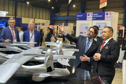 CAAT เยี่ยมชมบูธ Vertical Aerospace ในงาน Singapore Airshow 2026