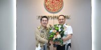 2. ภาพถ่ายปลัดกระทรวงคมนาคม เเละ ผอ. กพท.